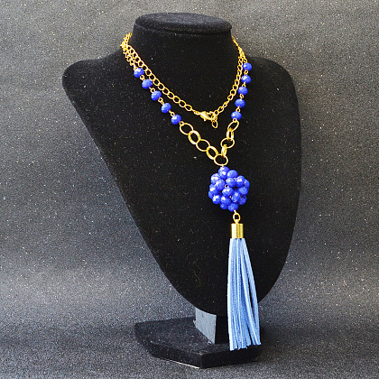 Halskette mit Kugelanhänger aus blauen Glasperlen-1