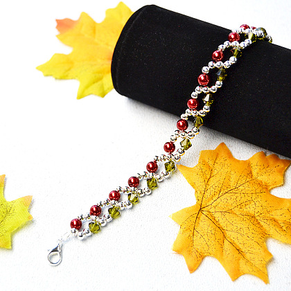 Armband aus weihnachtlichen Perlen und Glasperlen-1