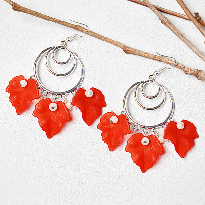 Boucles d'oreilles pendantes en feuille d'érable en acrylique rouge-5