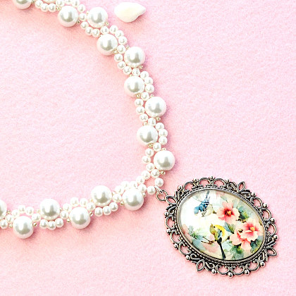 Collier pendentif fleur vintage avec perles-1