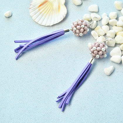 Boucles d'oreilles longues pompons violettes avec perles-1