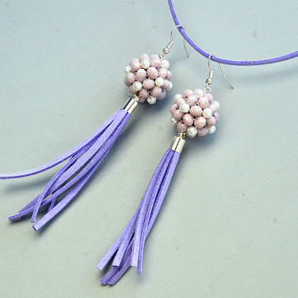 Boucles d'oreilles longues pompons violettes avec perles-4