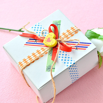 Preciosa caja de regalo con lindo elemento-1