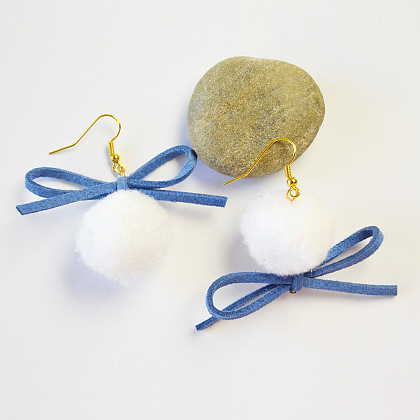 Серьги с бантом и помпоном