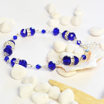 Браслет из синих стеклянных бусин-6