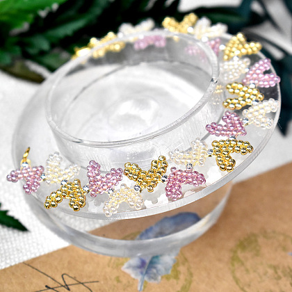 Браслет из бисера в форме сердца