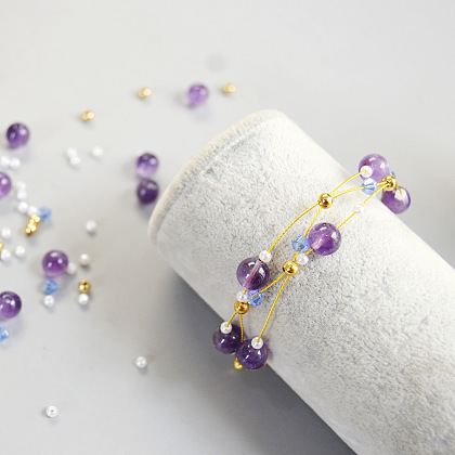 Hübsches Armband mit lila Perlen-8