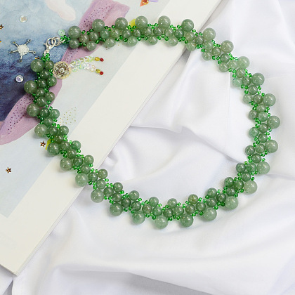 Collar de piedras preciosas de color verde claro-1