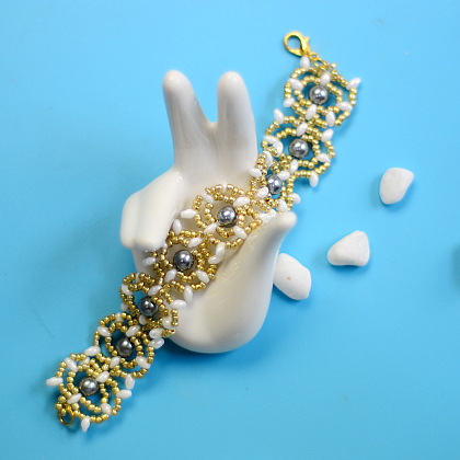 Seed Bead Bracelet with Pearls-1