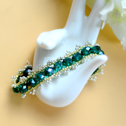 Encantadora pulsera de cristal verde-1