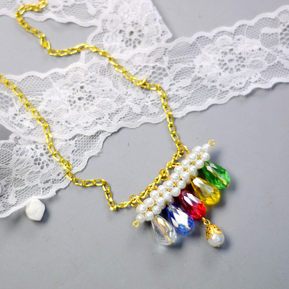 Колье с подвеской из стекла и жемчуга
