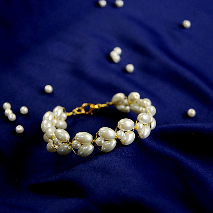 Elegante brazalete de perlas-1