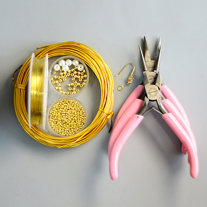 Goldene, mit Draht umwickelte Blumenohrringe-2