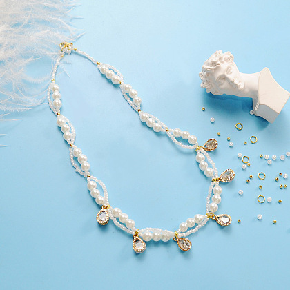 Elegante Perlenkette mit Alu-Charms