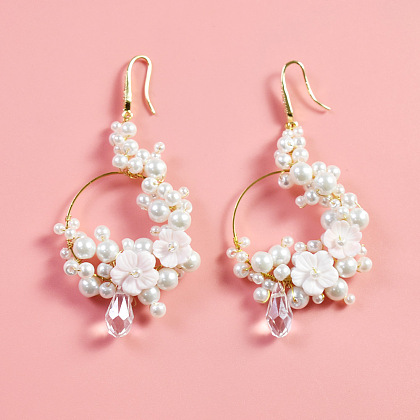 Delicati orecchini di perle con fiore-5