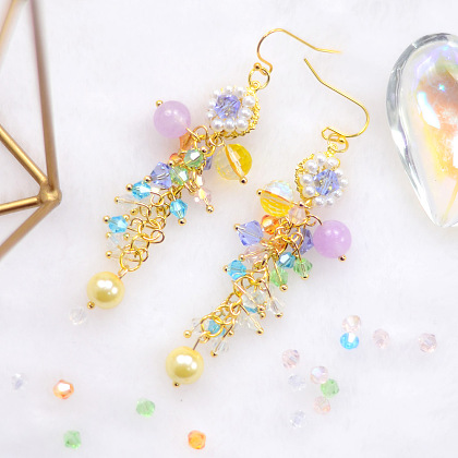 Красивые светло-желтые серьги с хрустальными бусинами