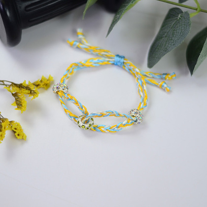 PandaHall Selected Idee für ein geflochtenes Armband in frischen Farben