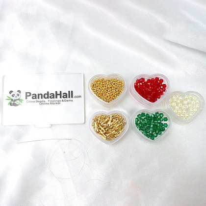 Браслет из семян и стеклянных бусин на рождественскую тематику-2