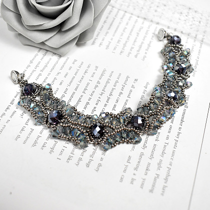 Граненый браслет из стеклянных бусин-7