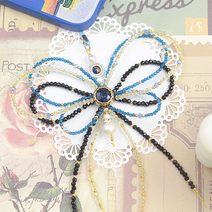 Великолепная цепочка для телефона с бантом из бисера