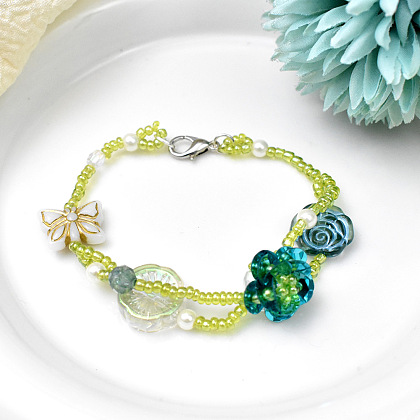 Весенний браслет с пайетками и цветами-5