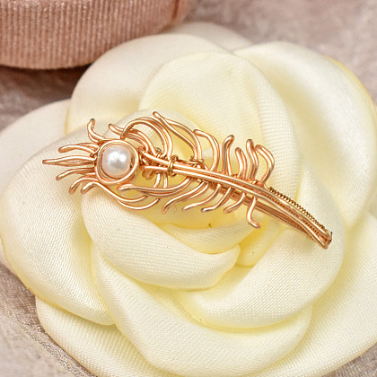 Брошь в виде листа, обмотанного проволокой-7