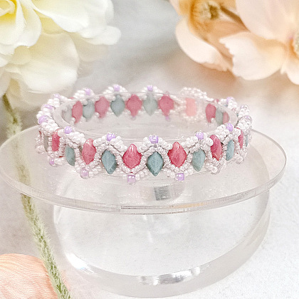 Браслет из стеклянных бусин с 2 отверстием