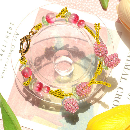 Браслет из розовых тюльпанов-5