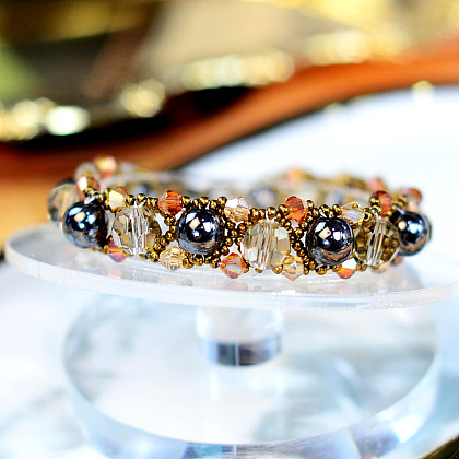 Винтажный браслет из бисера