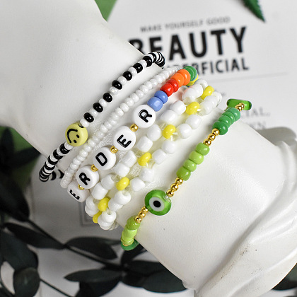 PandaHall Selected idée sur un ensemble de bracelets en perles acryliques-1