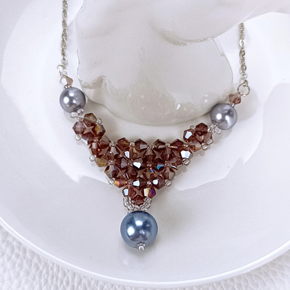 PandaHall Selected идея колье из стеклянных биконусов с жемчужными бусинами-7