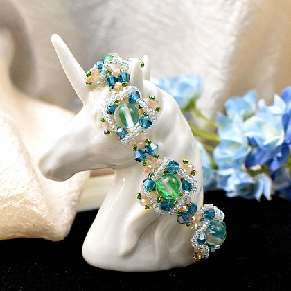 Браслет из лазурного хрусталя и жадеита с бусинами