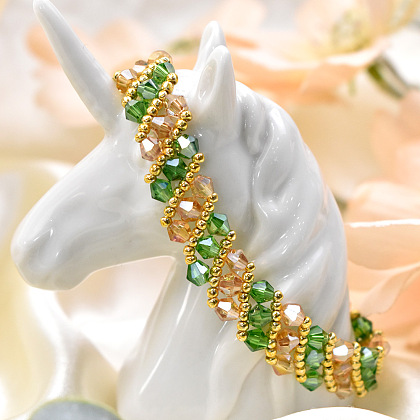 Bracelet toupie simple en perles aux couleurs printanières-5