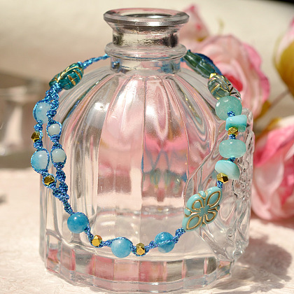 Armband aus geflochtener Kordel mit blauem Edelstein