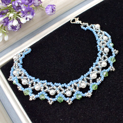 Кружевное ожерелье из голубых бус и жемчуга-6