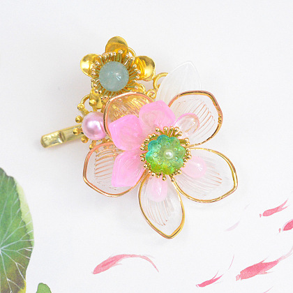 Заколка для волос с цветочным узором и бусинами