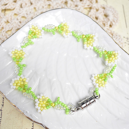 lily Shaped Beaded Bracelet-1
