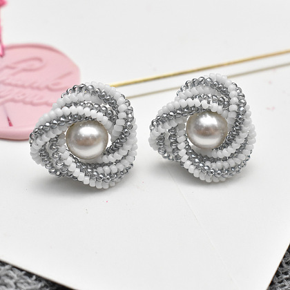 PandaHall Selected идея серег из жемчужных бусин в форме завитков-8