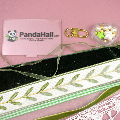 Подвеска в виде бантика из ленты-2