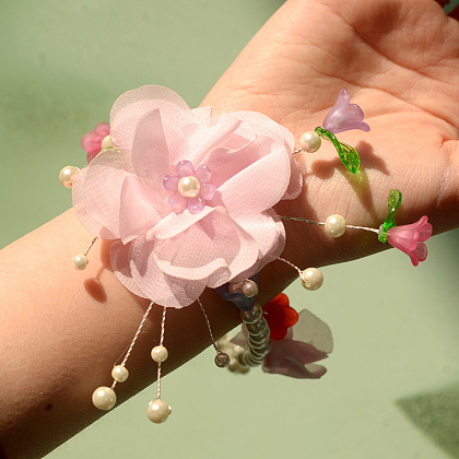 Браслет из жемчуга и цветка из ткани-4