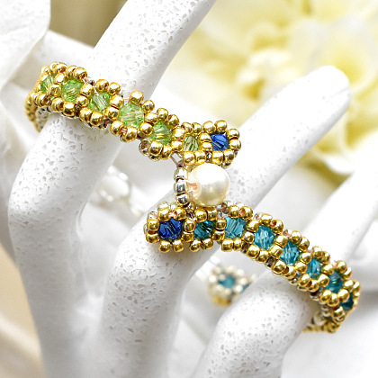 Браслет из бисера с жемчугом-7