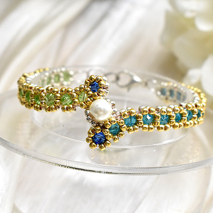 Браслет из бисера с жемчугом