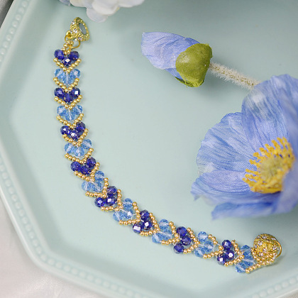 Браслет из синего сердца со стеклянными бусинами-8