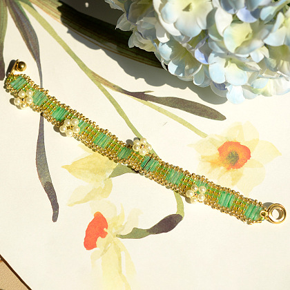 Браслет из цветочных семян и стекляруса-5