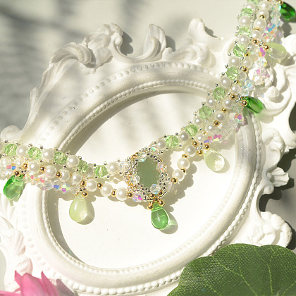 Ожерелье из свежего зеленого драгоценного камня с жемчугом