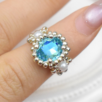 Eingefasster Ring mit Strass-Cabochon-6