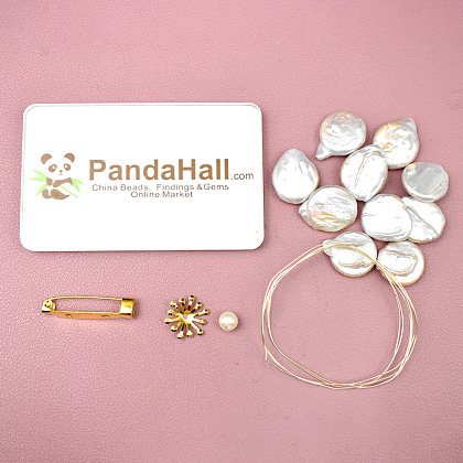 Брошь из бисера и жемчуга в стиле барокко-2