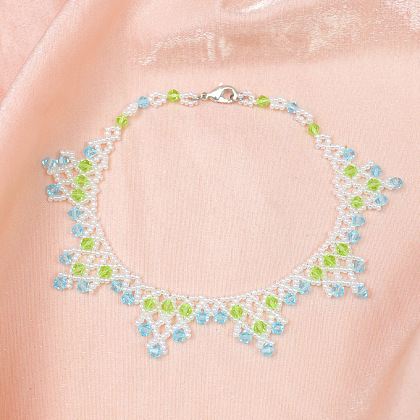 Ожерелье из кружева и стеклянных бусин-6