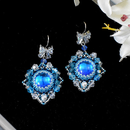Blaue Ohrringe mit Lünette