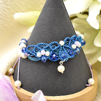 Браслет из плетеного шнура с жемчужной волной